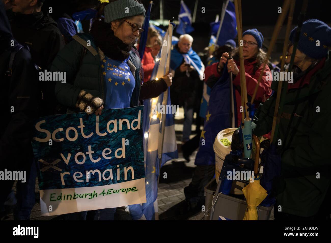 Edimburgo, Regno Unito. 31st Gen 2020. "La manifestazione Di Protesta per la Giornata della Brexit "UE Già issata", al di fuori del Parlamento scozzese, in base alla sera in cui il Regno Unito lascia l'Unione europea. Credito: Jeremy sutton-hibbert/Alamy Live News Foto Stock