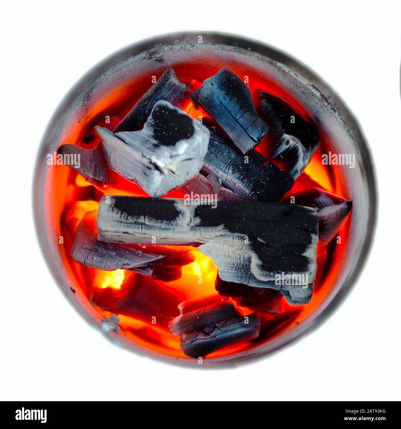 Carboni brucianti. Carbone decadente. Tessitura braci primo piano. Carbone che brucia. Braci incandescenti smoldering. Camino con carbone incandescente. Carbone vivo che brucia. Foto Stock