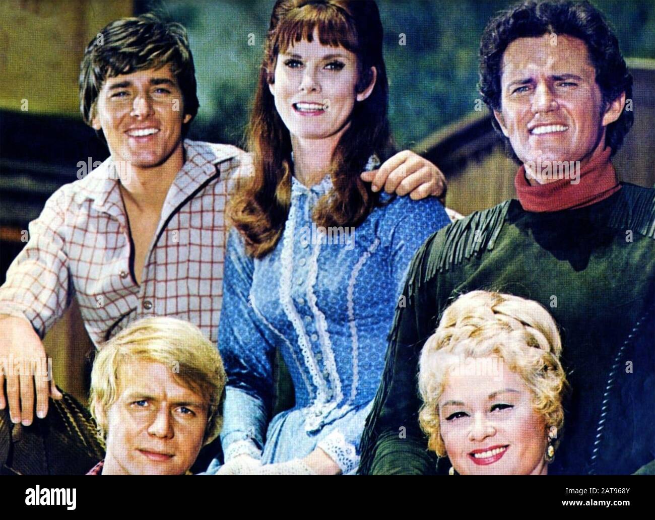 Ecco IL BRIDES Screen Gems/Sony Pictures Television Comedy Western TV serie 1968-1970. Da Sinistra: Bobby Sherman, David Soul, Bridget Hanley, Joan Blondll, Robert Brown Foto Stock