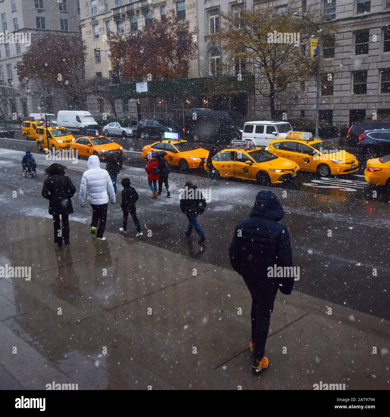 Manhattan, New York, Stati Uniti - 3 Dicembre 2019. Nevicate Sulla 1000 Fifth Avenue, Manhattan, New York. Foto Stock
