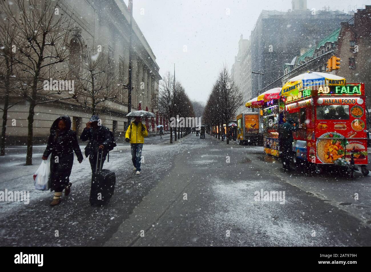 Manhattan, New York, Stati Uniti - 3 Dicembre 2019. Nevicate Sulla 1000 Fifth Avenue, Manhattan, New York. Foto Stock