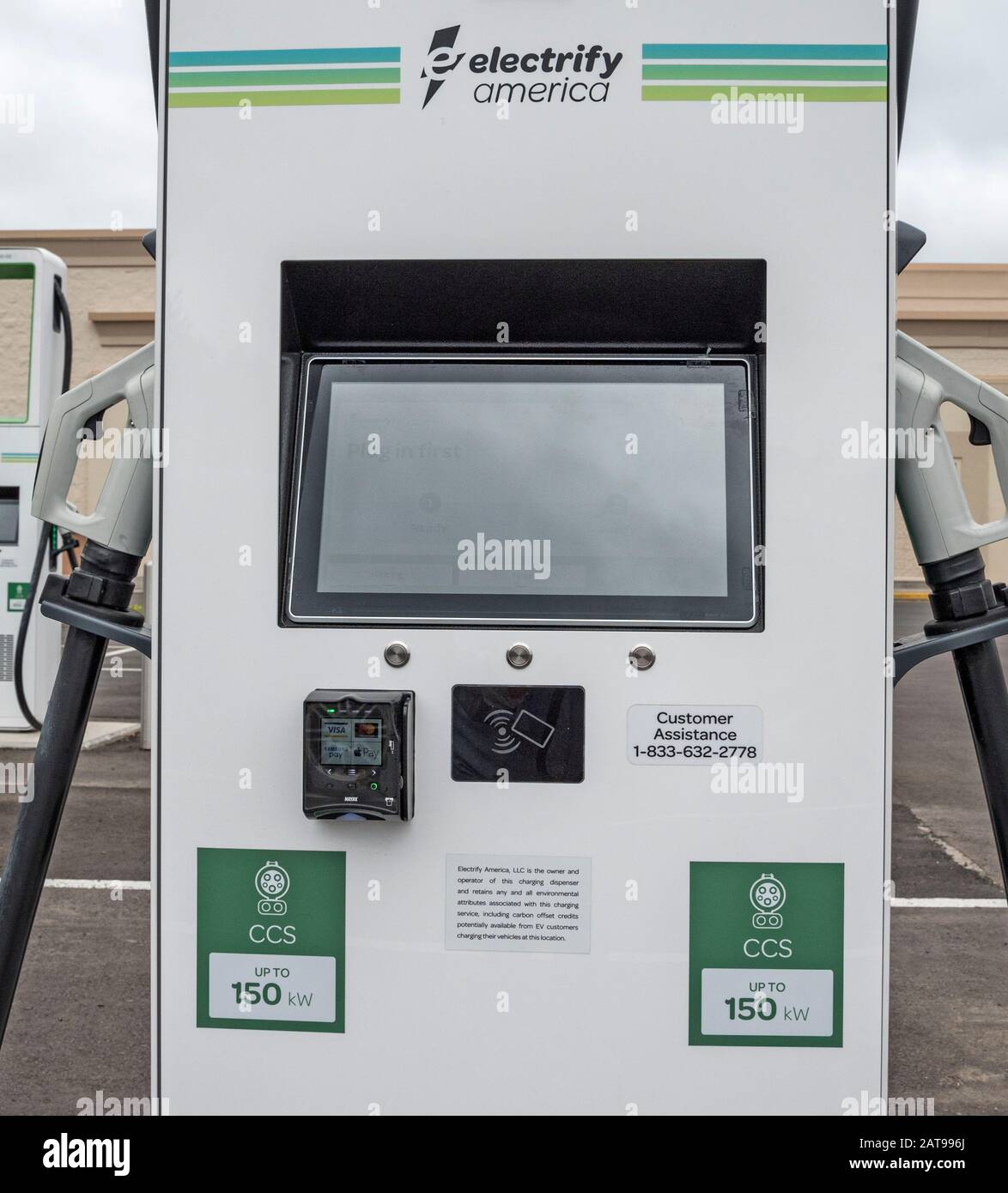 Nuova stazione di ricarica per veicoli elettrici presso un negozio Target Department di Gainesville, Florida. Foto Stock