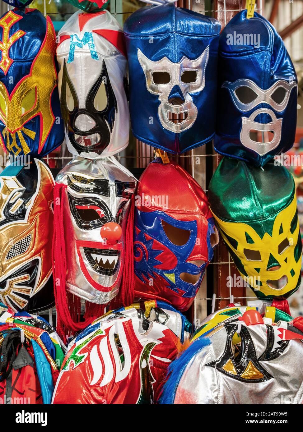 Lucha Libre maschere in vendita al mercato stradale di San Miguel de Allende, Guanajuato, Messico. Foto Stock