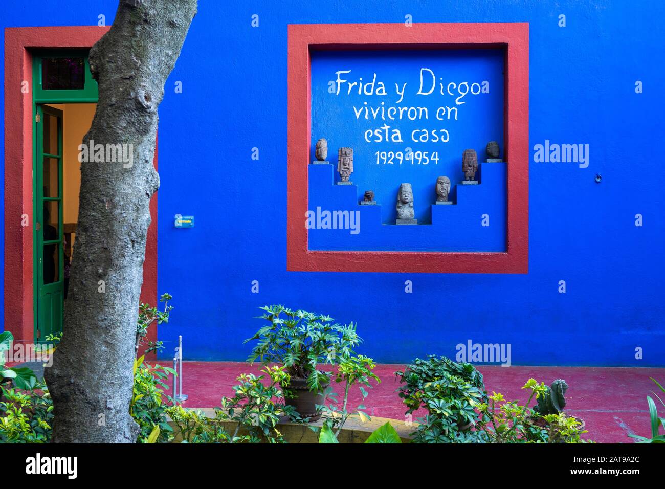 Il famoso Museo Frida Kahlo, conosciuto anche come Casa Azul (Casa Blu) a Città del Messico. Foto Stock