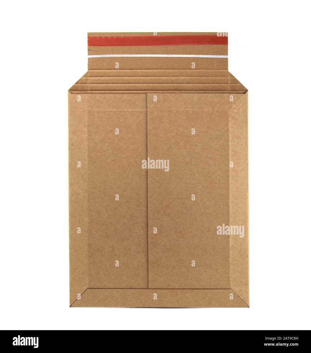 Retro stile post mail busta isolato su sfondo bianco. Carta di cartone riciclata. È duro come scatola e protegge la merce da danni. Foto Stock