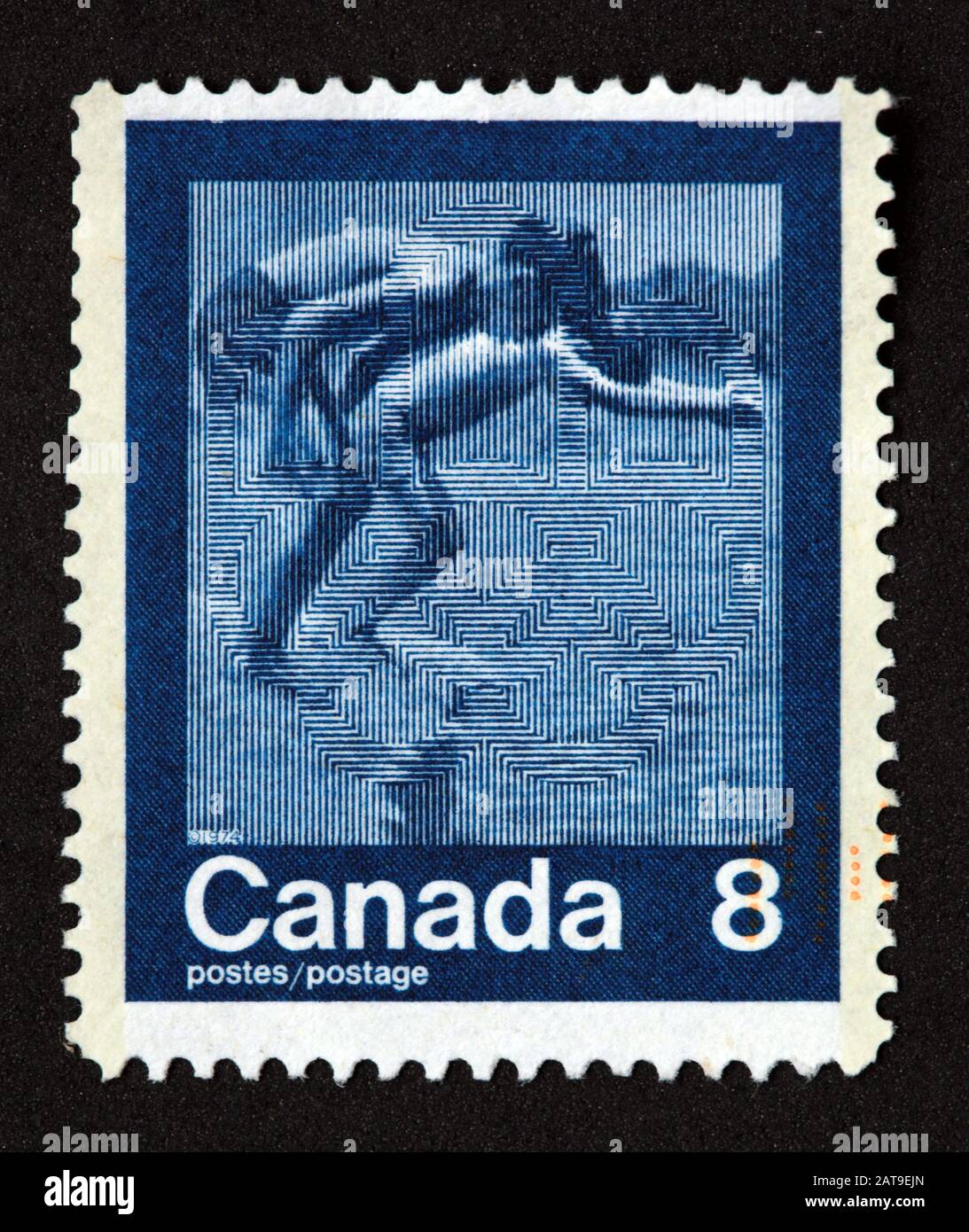 Timbro canadese, timbro del Canada, alberino del Canada, francobollo usato, Canada 8c, 8cent, 1974, postes, affrancatura, nuotatore blu Foto Stock