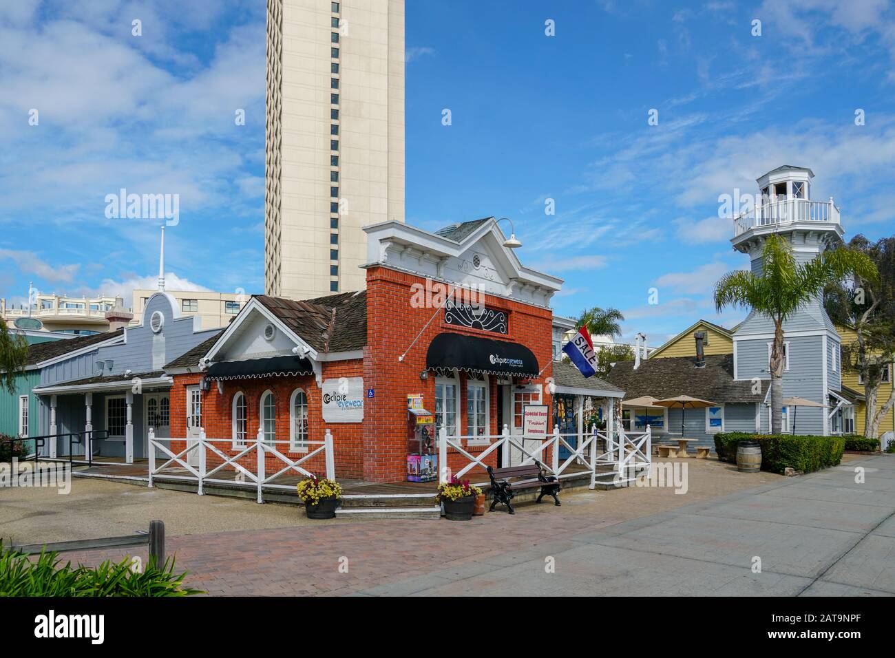 Seaport Village, il complesso per lo shopping e i ristoranti sul lungomare adiacente alla Baia di San Diego nel centro di San Diego, famosa attrazione turistica di viaggio. California. STATI UNITI. . Luglio 13th, 2019 Foto Stock