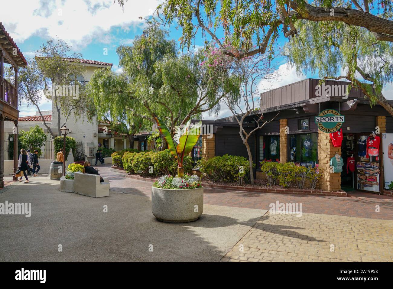 Seaport Village, il complesso per lo shopping e i ristoranti sul lungomare adiacente alla Baia di San Diego nel centro di San Diego, famosa attrazione turistica di viaggio. California. STATI UNITI. . Luglio 13th, 2019 Foto Stock