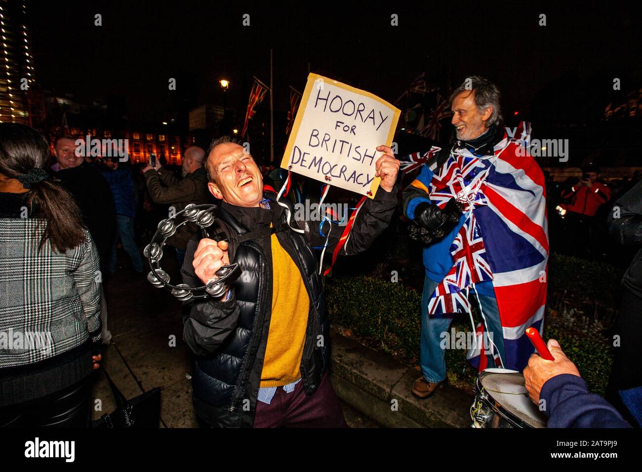 Londra, Regno Unito. 31st Gen 2020. I sostenitori della Brexit celebrano la Gran Bretagna lasciando l’Unione europea al 11pm di Parliament Square, Londra. L'evento è stato organizzato dal gruppo di cross party ‘Leave significa Leave'. Credito: Grant Rooney/Alamy Live News Foto Stock