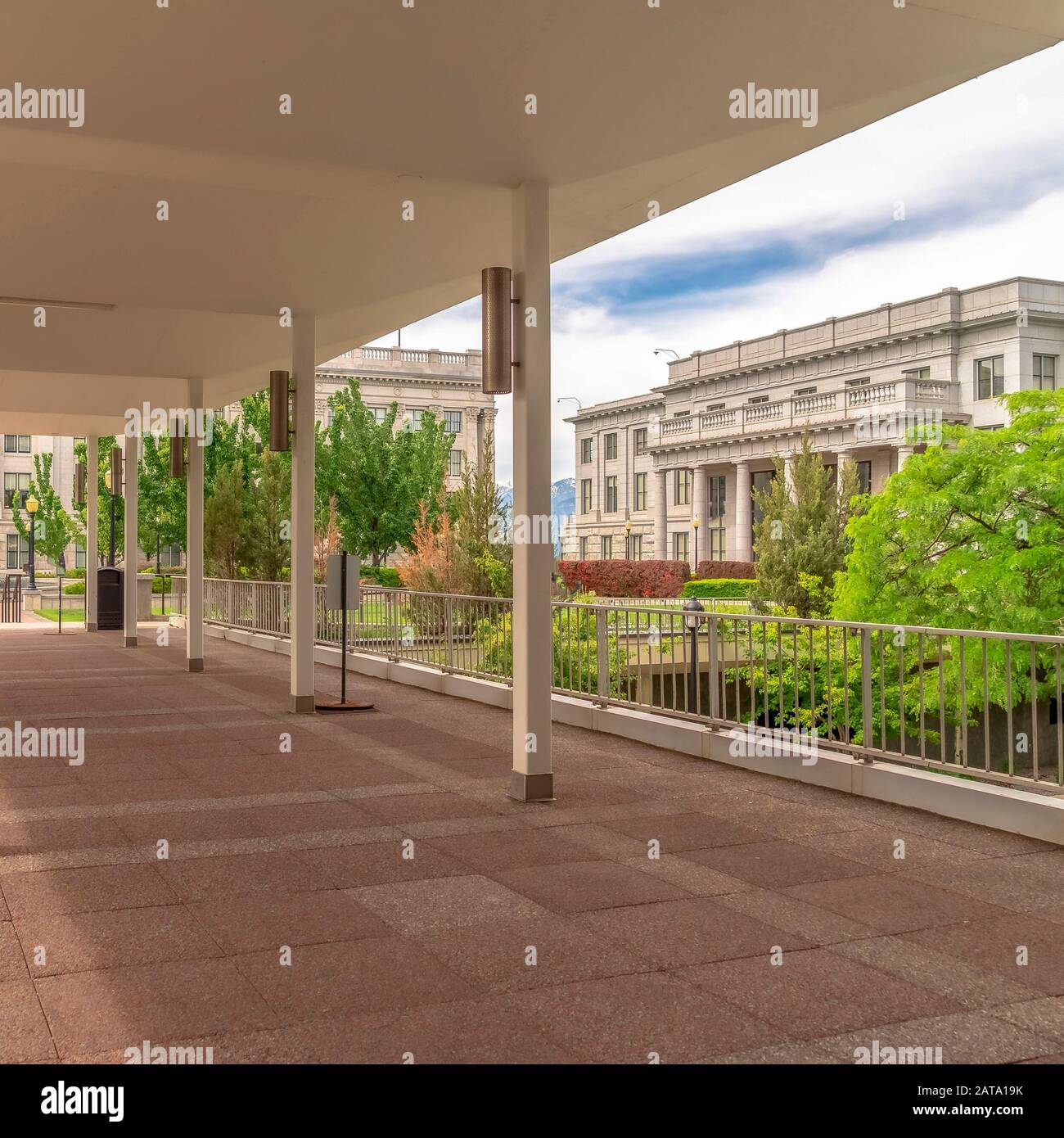 Square Entryway fino allo Utah state Capital Building nel centro di Salt Lake City Foto Stock