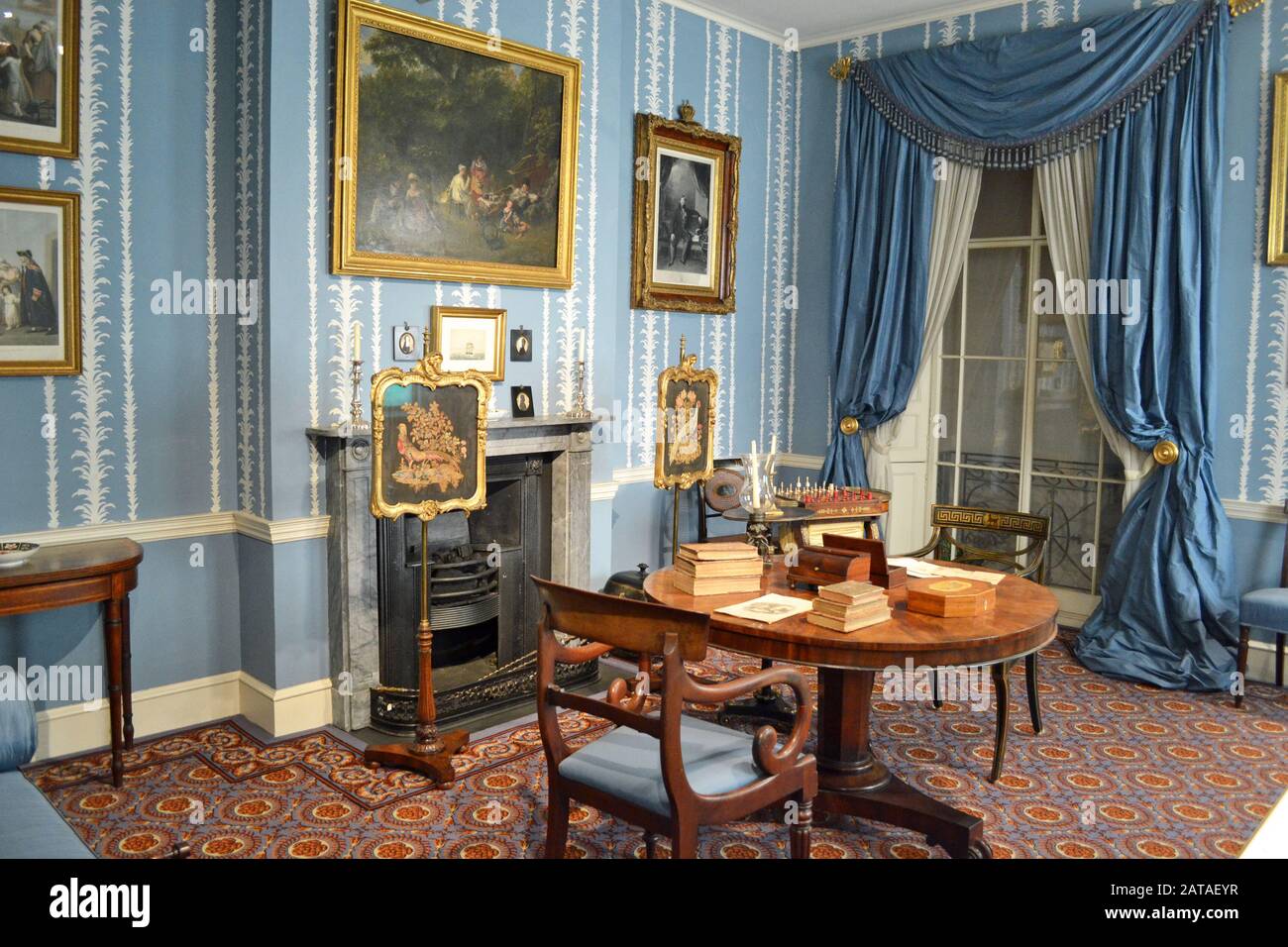 1830s Drawing Room nel Geffrye Museum, Londra, Regno Unito, nel 2015. Nel 2020 è stato ribollato come il Museo della Casa. Foto Stock