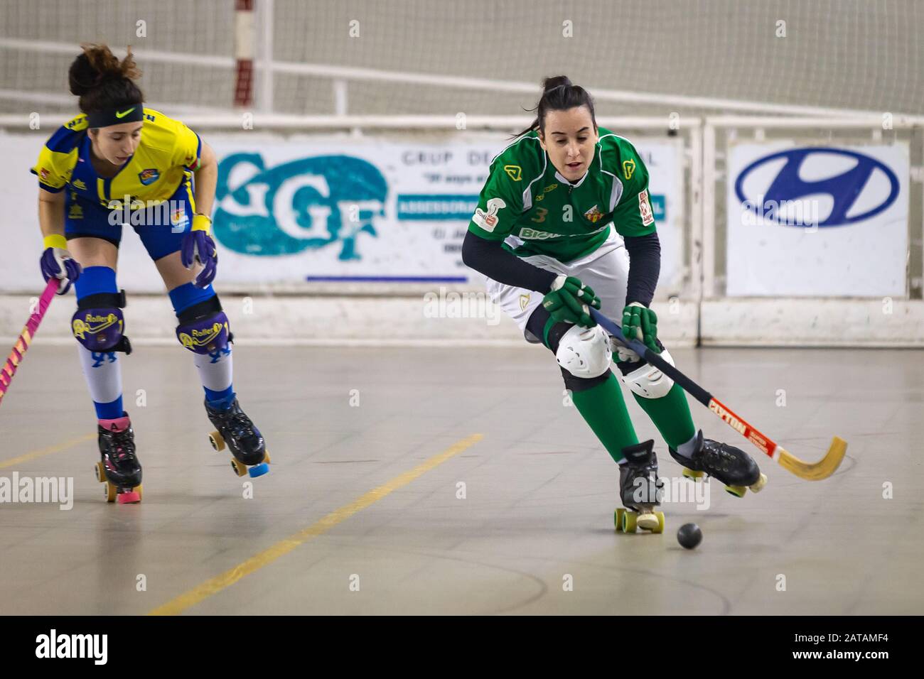 Roller hockey giocatore Paula GARCIA DELGADO in azione durante la partita. Messa a fuoco selettiva Foto Stock