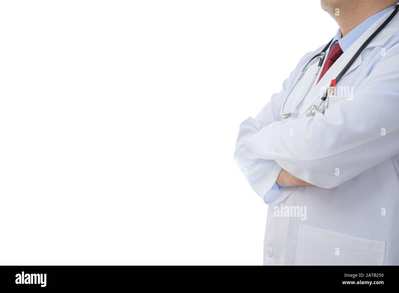 Una vista laterale di un medico maschio su uno sfondo bianco Foto Stock