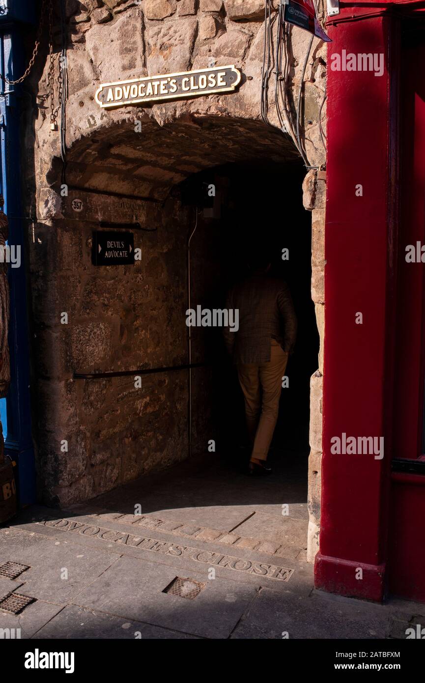 L'Advocate's close e' una delle piu' fotografate nelle vicinanze del Royal Mile. Fotografia di viaggio/paesaggio urbano di Edimburgo di Pep Masip. Foto Stock