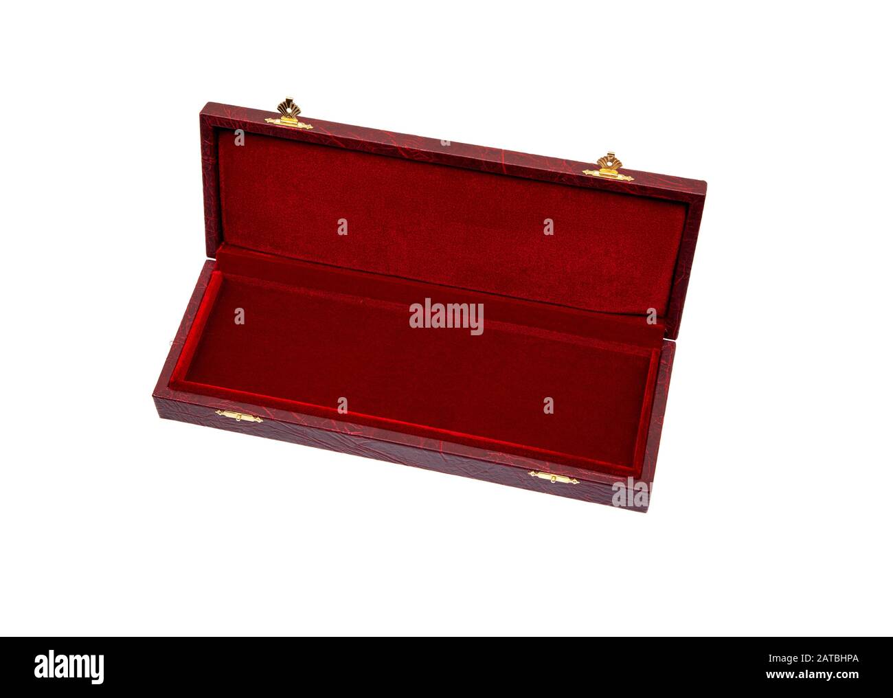 Custodia rossa con serrature dorate. Box per un regalo costoso. Isolato di lusso su sfondo bianco. Foto Stock