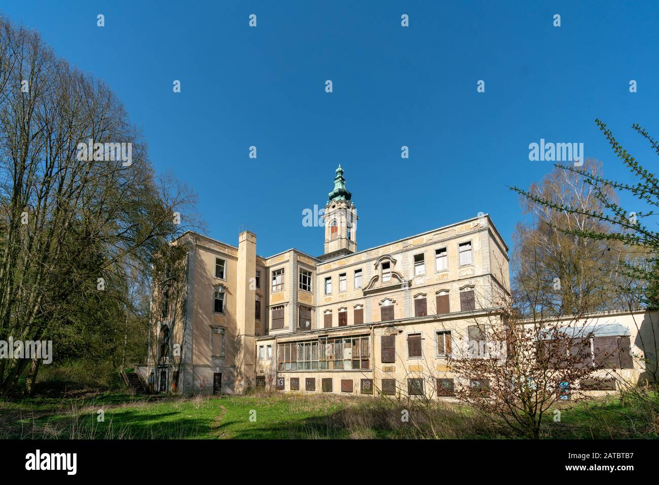 Wandlitz, Brandeburgo, Germania - 17 aprile 20019: Le rovine dello Schloss Dammsmuehle Foto Stock