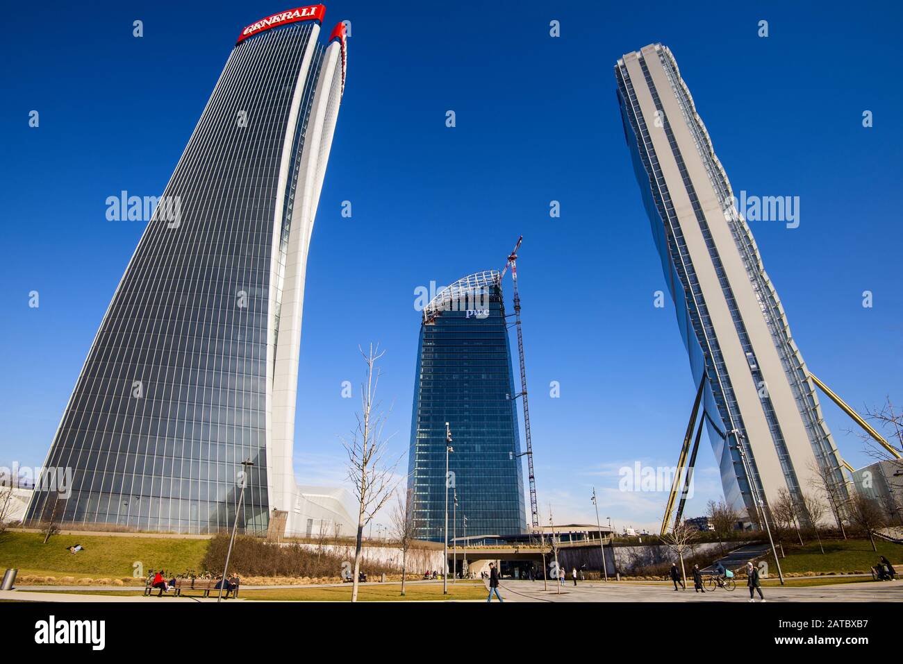 Milano, ITALIA - 31 GENNAIO 2020: Tre grattacieli a torre generali Torre Hadid, Torre Allianz Isozaki e Torre PWC Libeskind in costruzione In Mil Foto Stock