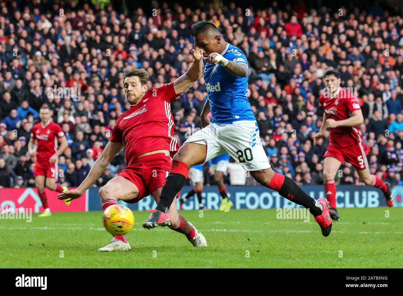 Glasgow, Regno Unito. 01st Feb, 2020. Il Rangers FC ha giocato ad Aberdeen presso il campo di baseball delle squadre di Glasgow presso lo stadio di football Ibrox in una partita della Scottish Premiere League. Gli ultimi due giochi tra queste squadre hanno portato ad una vittoria di 5 - 0 per Rangers a Ibrox e ad un pareggio di 2 - 2 a Pittodrie, la casa di Aberdeen, così in punti di campionato questo è un gioco importante per entrambe le squadre. Il gioco ha finito 0 - 0. Credito: Findlay/Alamy Live News Foto Stock