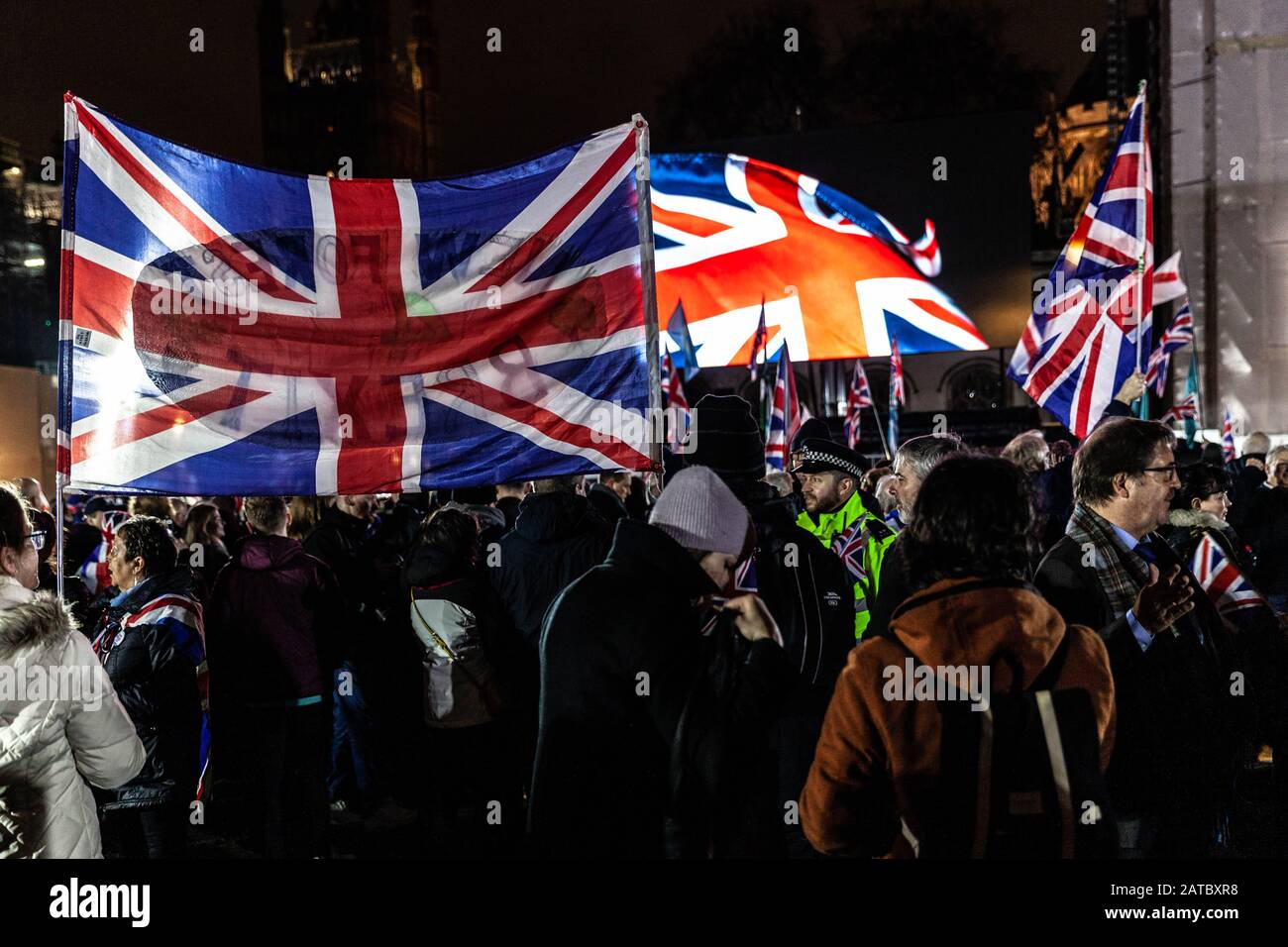 Sostenitori della Brexit che celebrano a Parliament Square, Londra, Inghilterra, Regno Unito. Foto Stock