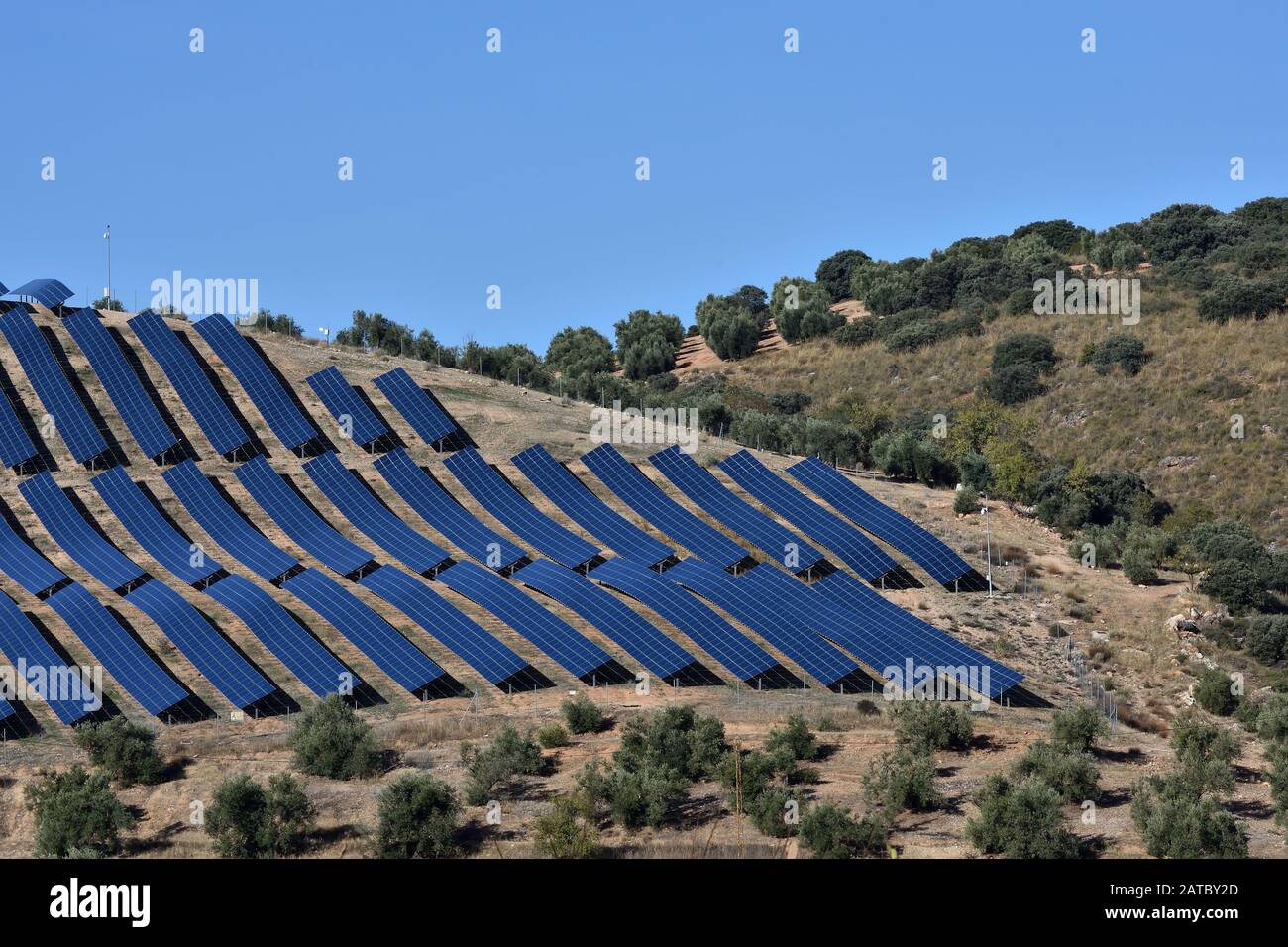 Energia pulita (pannelli solari) nei campi di Andalusia Foto Stock