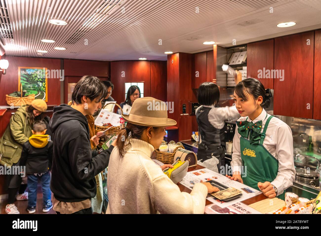 Treno espresso limitato Yufuin no Mori, gestito dalla Kyushu Railway Company (JR Kyushu). Un treno turistico che vi porta a Yufuin, una squisita sorgente termale calda Foto Stock