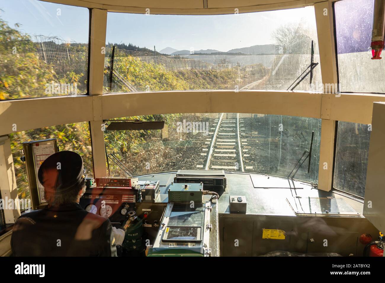 Treno espresso limitato Yufuin no Mori, gestito dalla Kyushu Railway Company (JR Kyushu). Un treno turistico che vi porta a Yufuin, una squisita sorgente termale calda Foto Stock