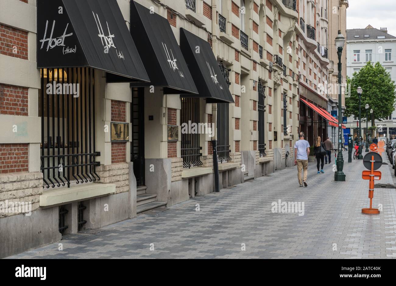 Centro storico di Bruxelles / Belgio - 06 07 2019: Elegante negozio di occhiali Theo Hoet in via Dansaert Foto Stock