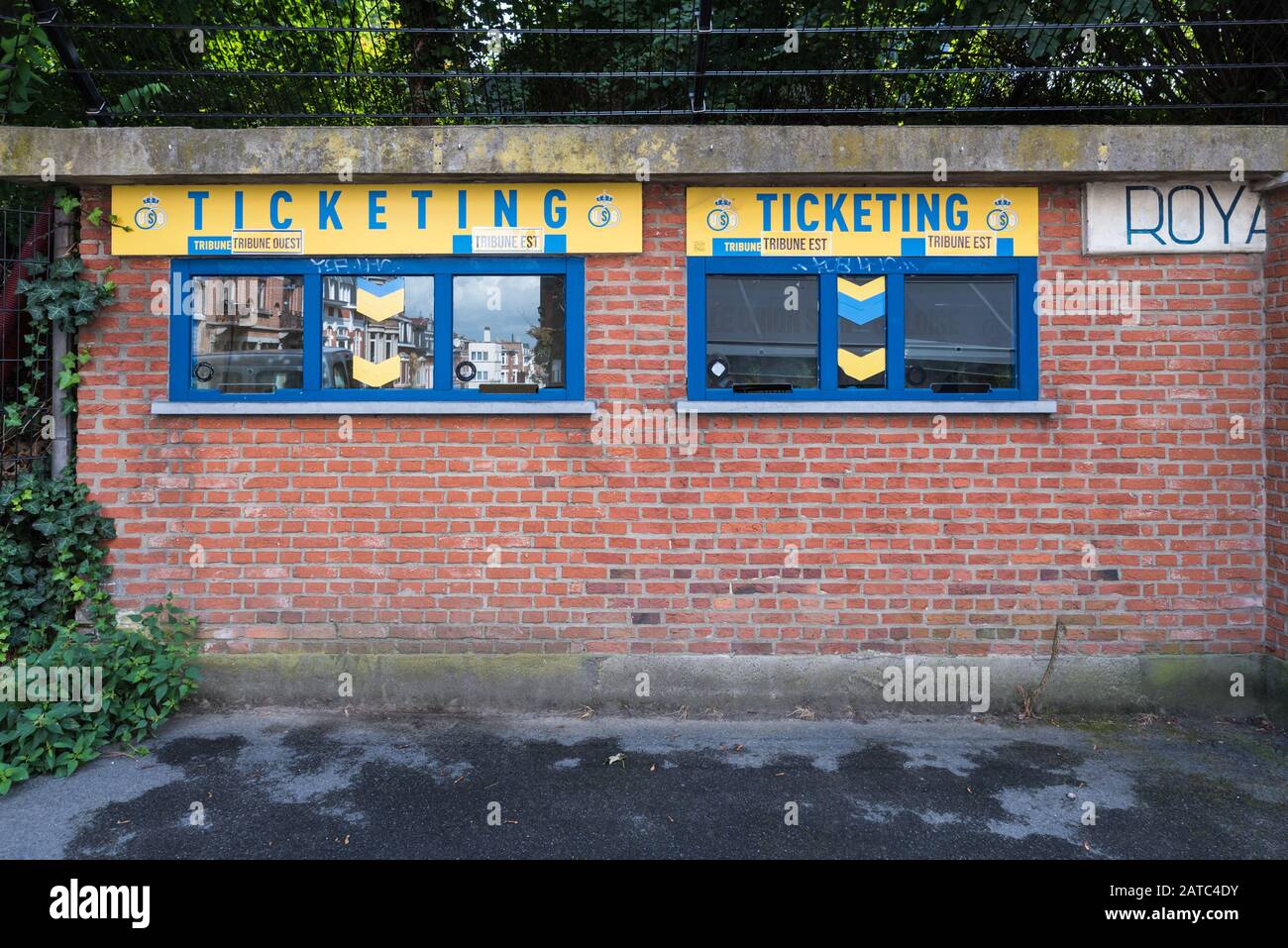 Saint Gilles, Bruxelles Capital Region / Belgio - 09 07 2019: La biglietteria dello stadio Union Saint Gilloise Foto Stock