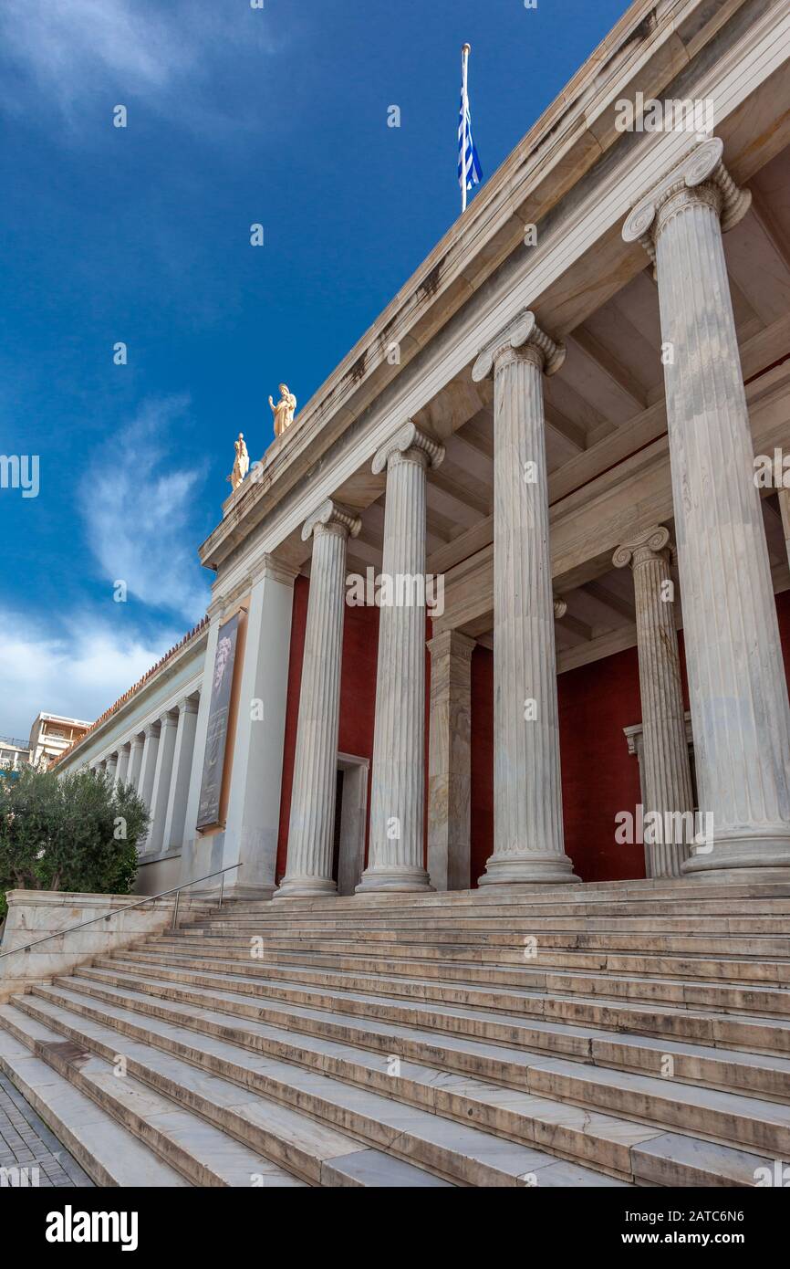 Colonne doriche (pilastri) al Museo Archeologico di Atene, Grecia. Foto Stock