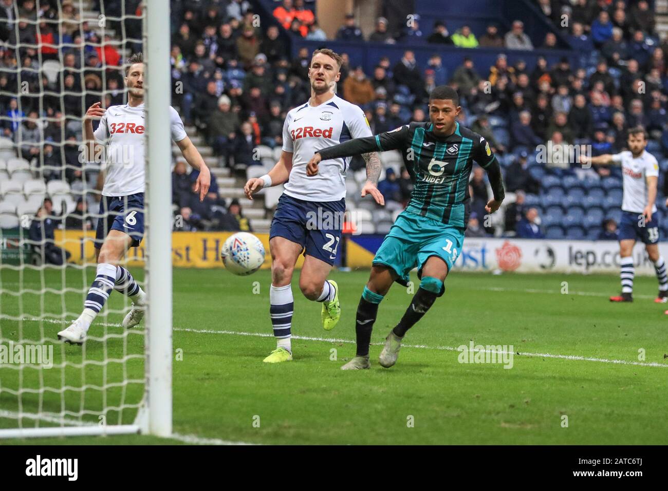 1st Febbraio 2020, Deepdale, Preston, Inghilterra; Sky Bet Championship, Preston North End / Swansea City : Rhian Brewster (19) di Swansea City punteggi per farlo 1-1 Foto Stock