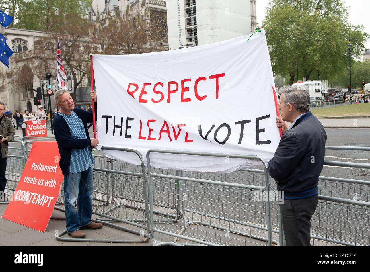 Westminster, Londra, Regno Unito. 1st maggio 2019. I sostenitori dell’Uscita dalla Brexit mantengono Il Rispetto dei segnali Di Voto Dell’Uscita Dall’Ue. Credito: Maureen Mclean/Alamy Foto Stock