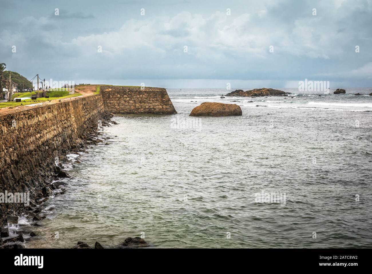 Rovine di Galle Fort sulla costa sud-occidentale dello Sri Lanka. Questa fortezza fu costruita nel 1588, poi fortificata dagli olandesi durante il 17th sec. È UNES Foto Stock
