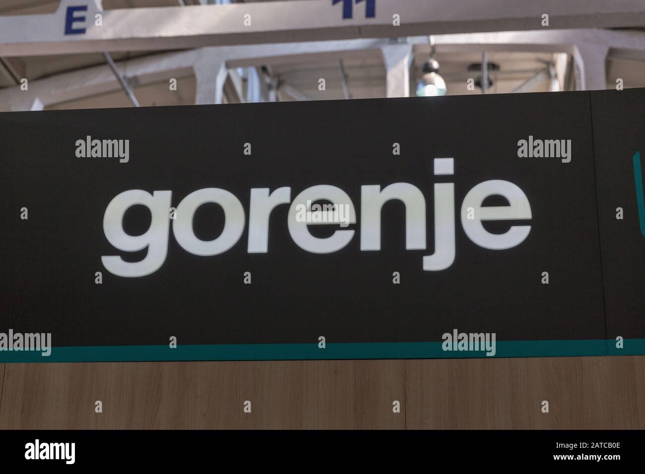 Kiev, UCRAINA - 06 APRILE 2019: Il logo Gorenje si trova in stand nella CEE 2019, la più grande fiera di elettronica dell'Ucraina. Gorenje è una casa slovena Foto Stock