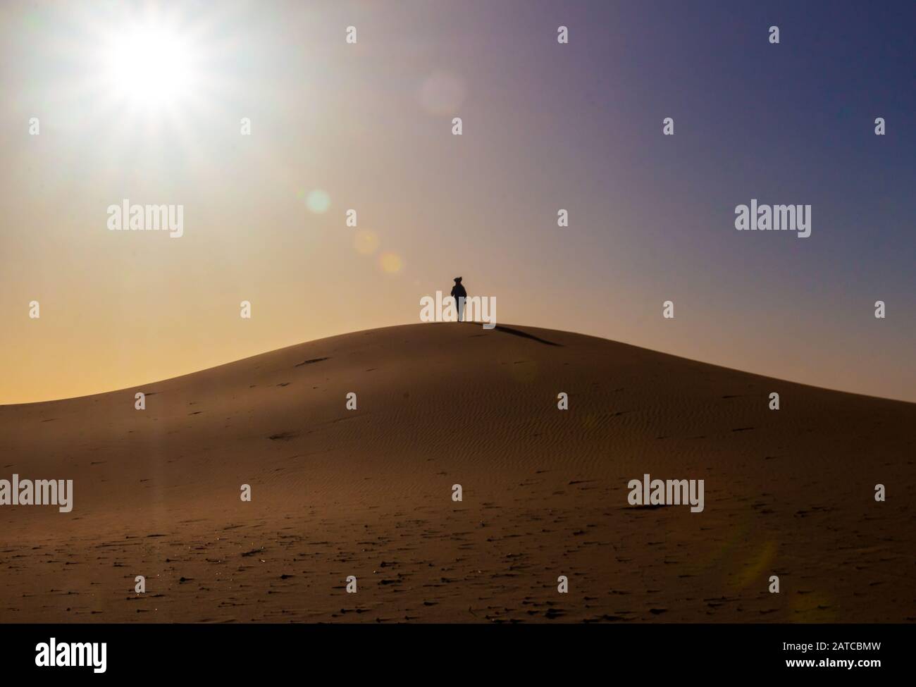 Tuareg nel deserto del Sahara, Marocco Foto Stock