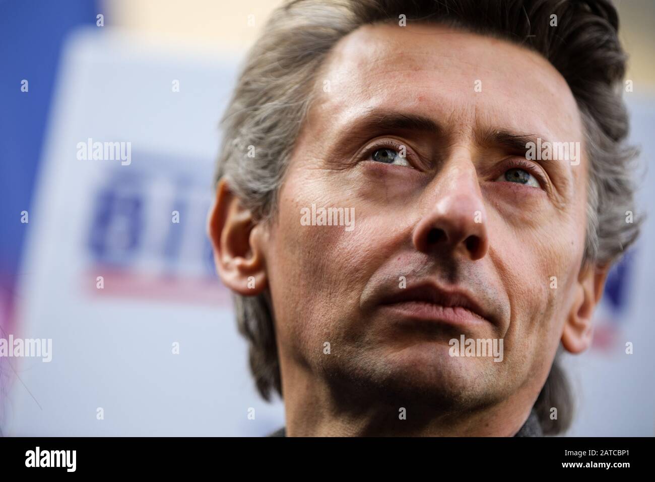 Il professor Maciej Gdula, membro del Parlamento polacco, stretto collaboratore di Robert Biedron, partecipa alla campagna.Robert Biedron, membro del parlamento europeo e un candidato presidenziale di sinistra moderato apertamente omosessuale ha iniziato la sua campagna prima delle elezioni presidenziali in Polonia. Sebbene la Polonia sia associata al tradizionalismo, sta guadagnando sostegno tra i giovani con opinioni liberali e/o di sinistra in opposizione al conservatorismo di destra dell'attuale presidente. È il primo membro della comunità LGBT polacca con la possibilità di assumere una posizione così elevata nel Foto Stock