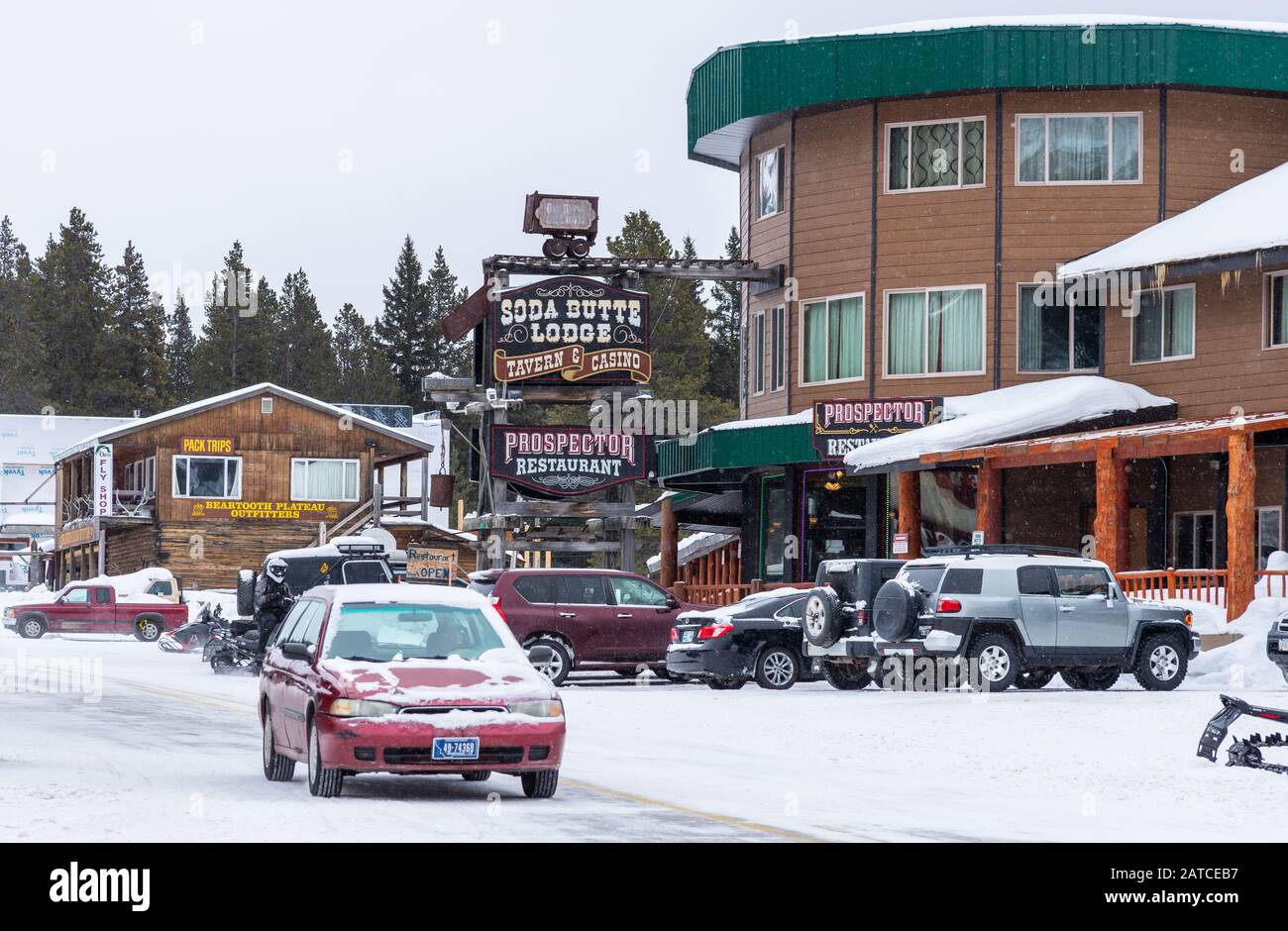 La vita continua anche in inverno in una città rurale isolata come Cooke City. Montana, Stati Uniti Foto Stock