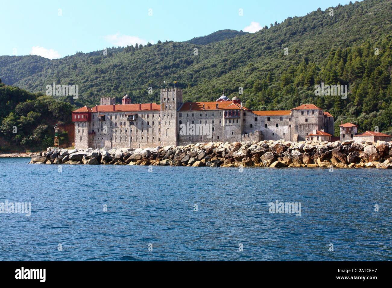 Monte Athos, Grecia. 2011/7/27. Una vista di un monastero ortodosso orientale sul Monte Athos, Grecia. Foto Stock