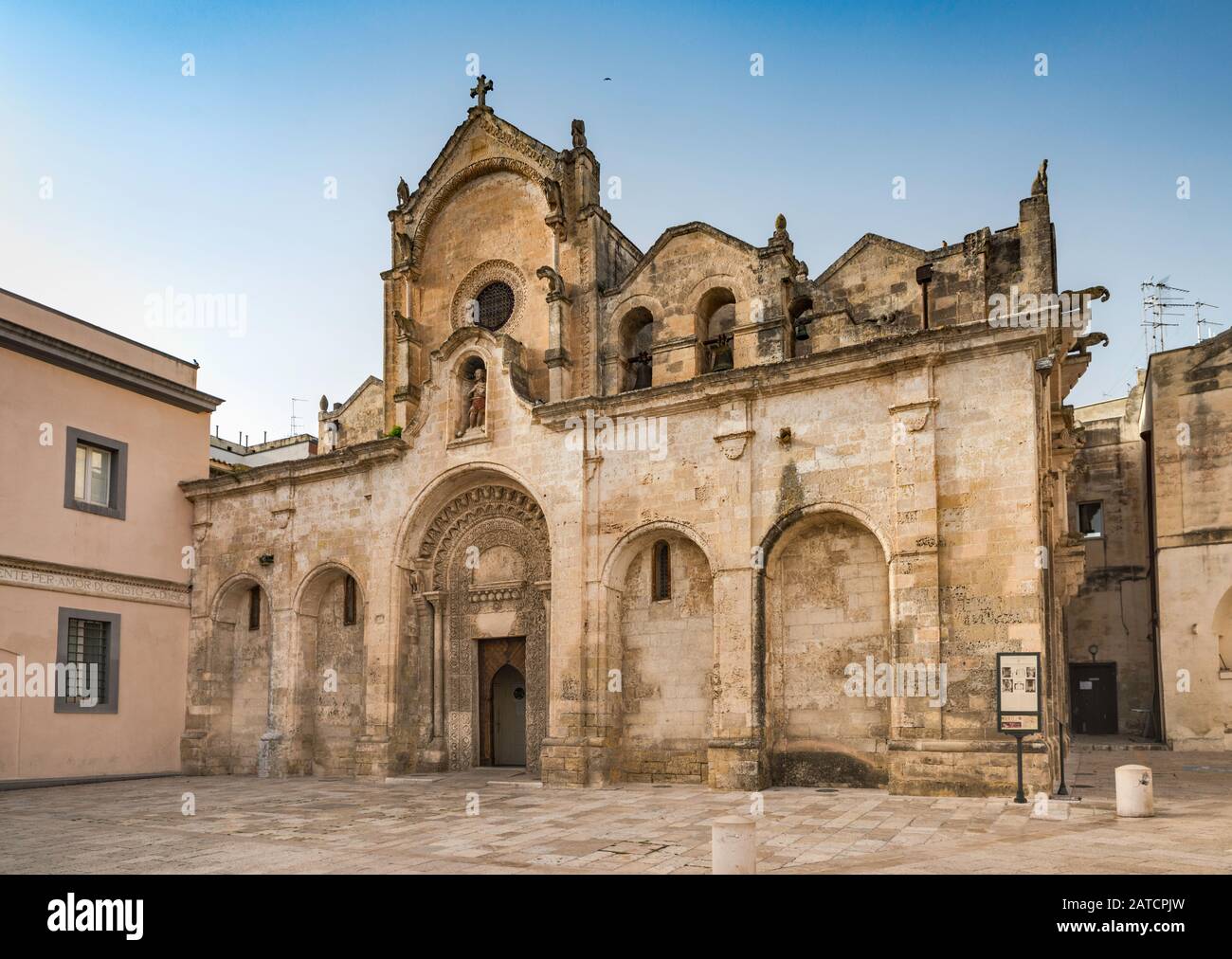 Chiesa di San Giovanni Battista, 13th secolo, in stile romanico pugliese, a Matera, Basilicata, Italia Foto Stock
