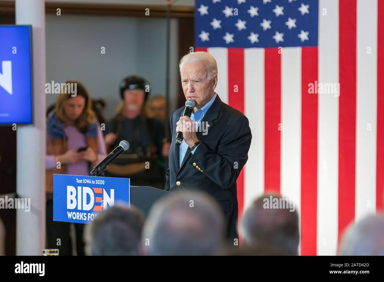 L'ex Vice Presidente Joe Biden ha tenuto un raduno presidenziale al Loft nel centro di Burlington, Iowa, Stati Uniti. Foto Stock