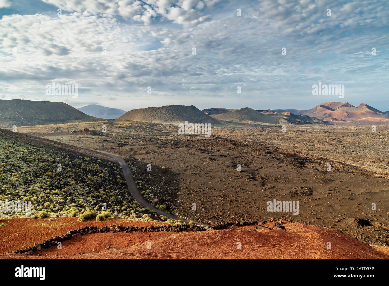 Magnifica vista del parco nazionale vulcanico Timanfaya conosciuto come Montagne di fuoco, Lanzarote, Isole Canarie, Spagna Foto Stock