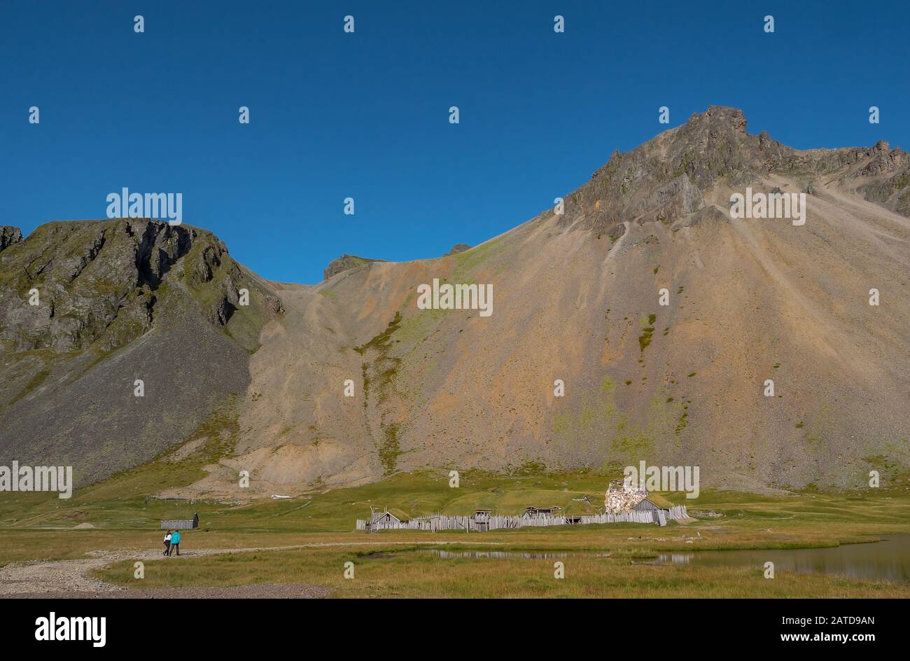 Panorama il villaggio vichingo a Stokksnes, Islanda con il monte Vestrahorn sullo sfondo Foto Stock