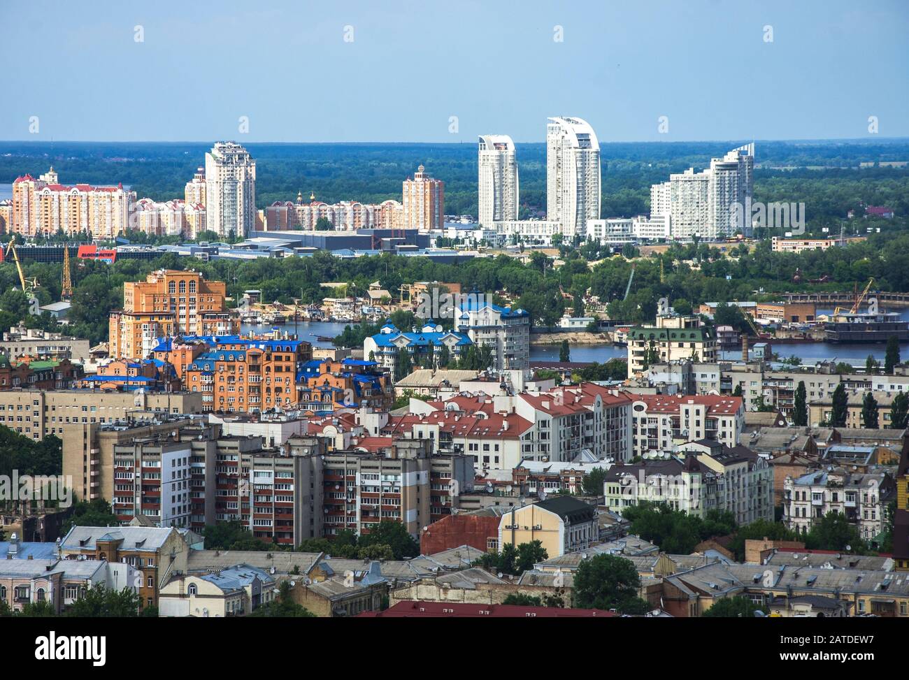 Splendida vista sul quartiere di Obolon Lypki a Kiev, Ucraina. Foto Stock