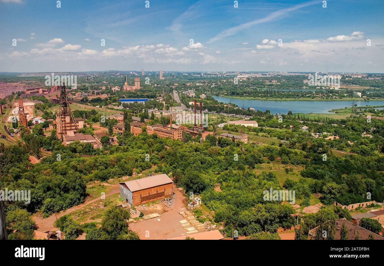 Vista panoramica della città industriale di Krivoy Rog in Ucraina Foto Stock