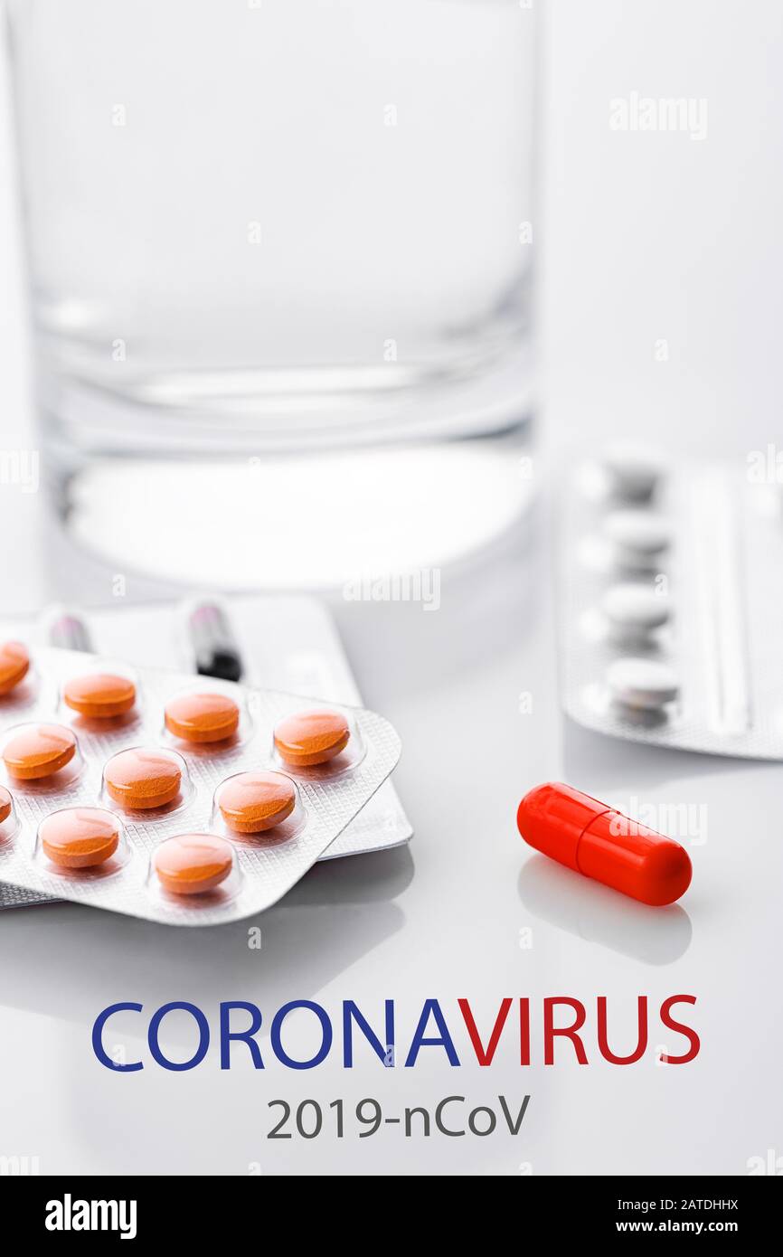 Coronavirus 2019-nCoV. Nuovo Coronavirus, Sindrome Respiratoria Del Medio Oriente. Pillole con CORONAVIRUS testo. Focolaio cinese di coronavirus. Virus Pandemico Foto Stock