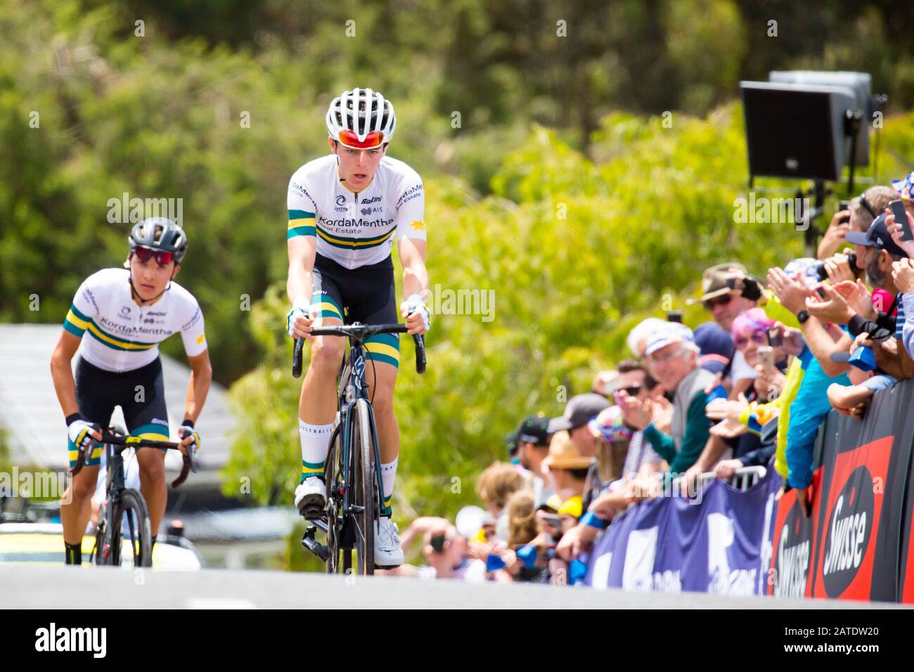 Geelong, Australia. 02nd Feb, 2020. 2 febbraio 2020: Geelong, AUSTRALIA - 2 FEBBRAIO 2020: Carter Turnbull (AUS) del Kordamentha Australian National Team conduce fino Challambra Crescent durante il 2020 Cadel Evans Great Ocean Road Race Credit: Chris Putnam/ZUMA Wire/Alamy Live News Credit: Zuma Press, Inc./Alamy Live News Foto Stock