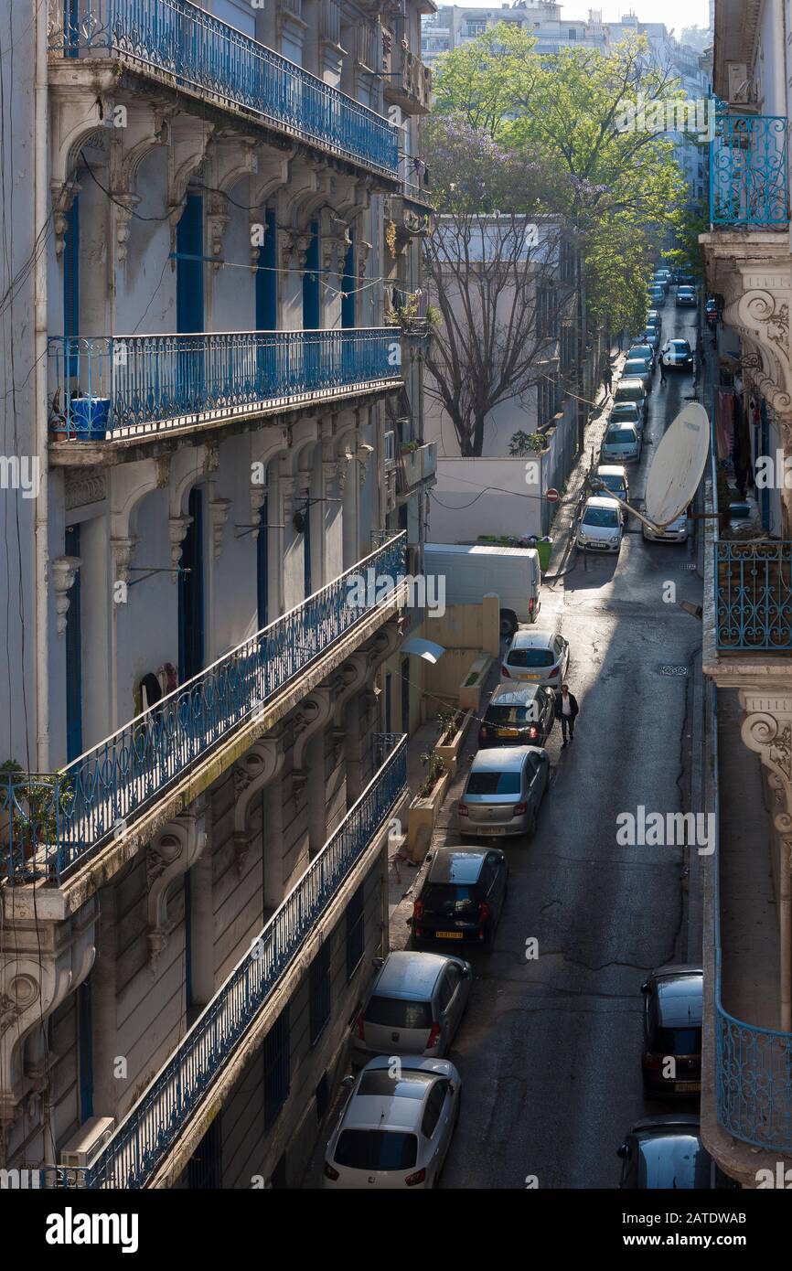 L'architettura francese è prevalente in tutta la città di Algeri, prova dell'avventura coloniale francese in Algeria Foto Stock