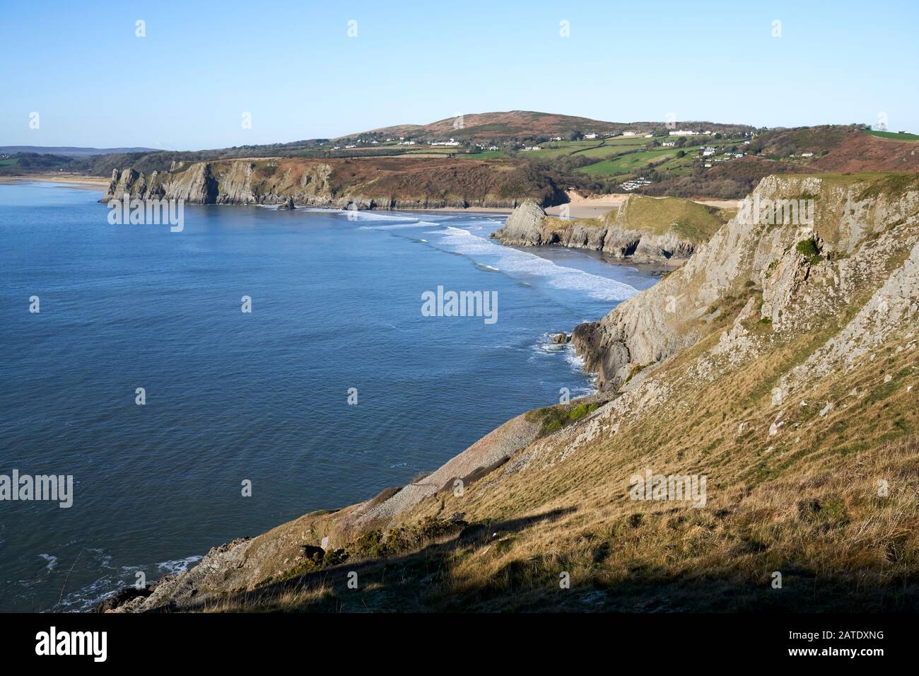 Vista Di Three Cliffs Bay sulla penisola di Gower, Swansea da vicino a Southgate, Galles in inverno. Foto Stock