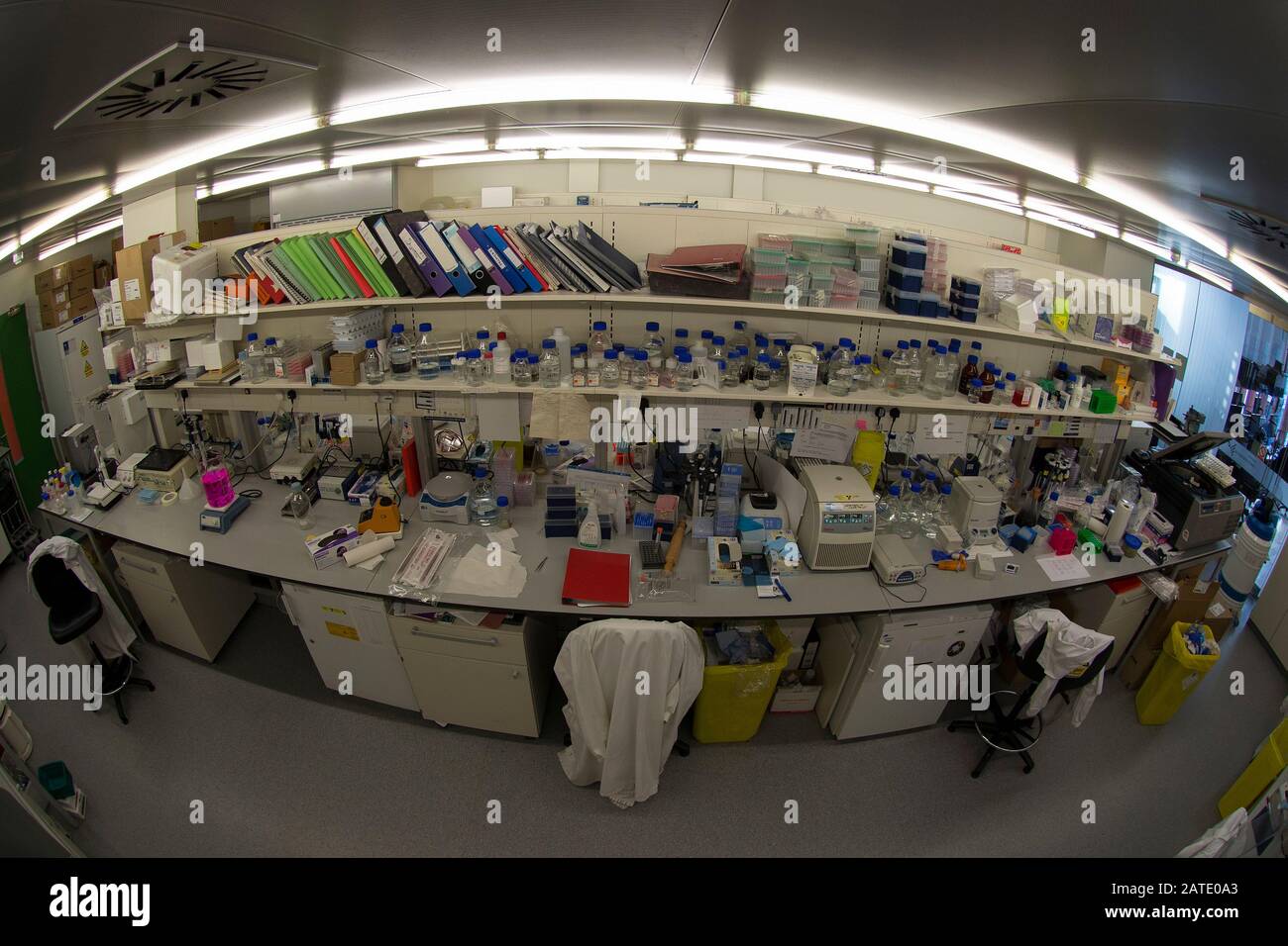 foto fish-eye di un laboratorio di ricerca scientifica Foto Stock