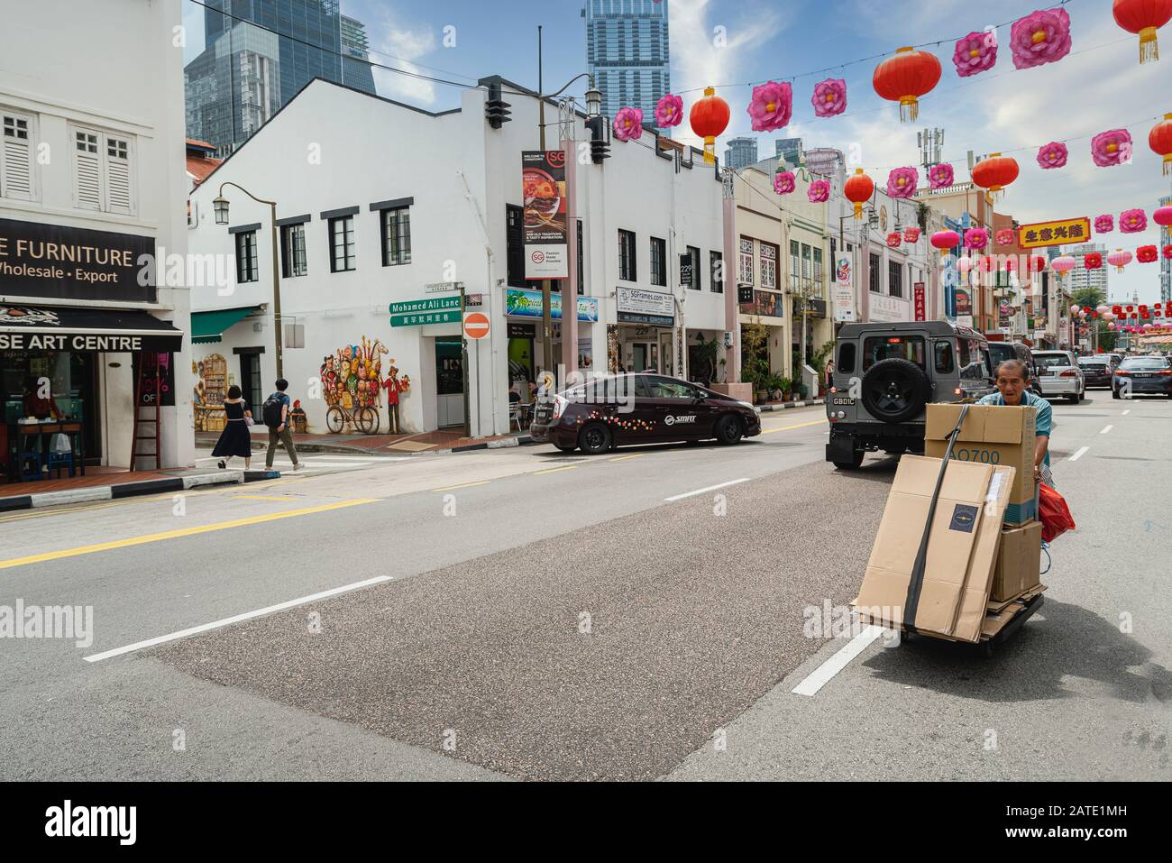 Singapore. Gennaio 2020. Decorazioni per il Capodanno cinese per le strade di Chinatown Foto Stock