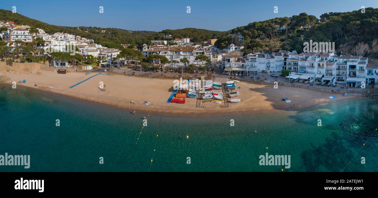 Vista Aerea Dalla Spiaggia Di Tamariu, Costa Brava, Spagna Mar Mediterraneo Foto Stock